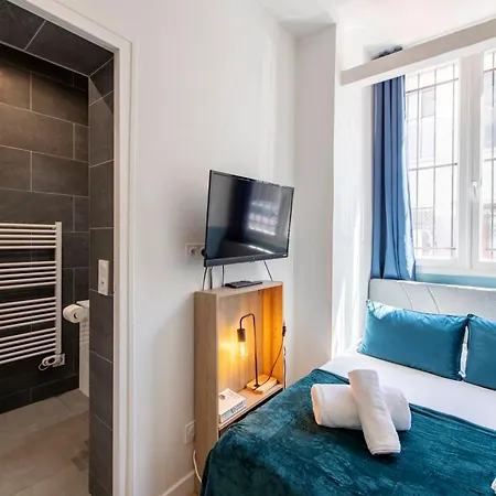 Parisian Getaway For Two In Iconic Montmartre Neighborhood Appartamento Parigi