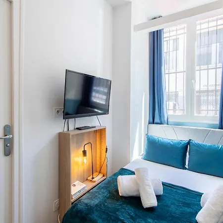 Parisian Getaway For Two In Iconic Montmartre Neighborhood Parigi
