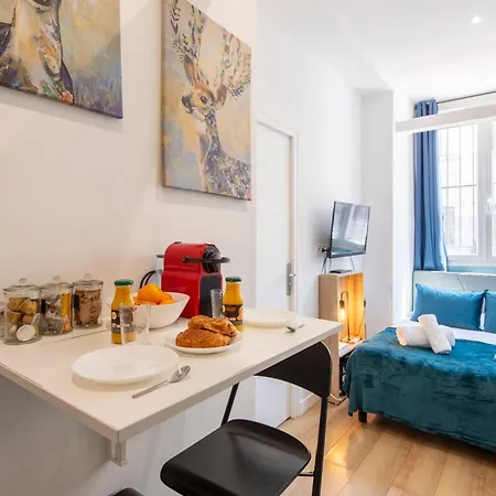 Parisian Getaway For Two In Iconic Montmartre Neighborhood * Parigi