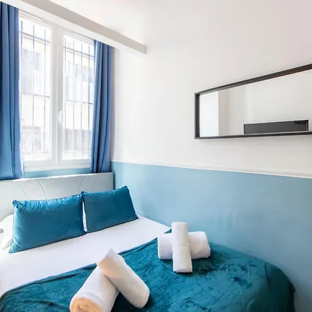 Parisian Getaway For Two In Iconic Montmartre Neighborhood Appartamento Parigi